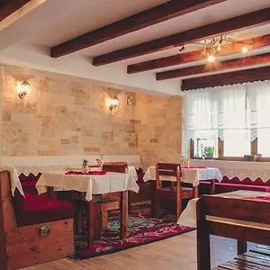 Friends' & Hostal Gjirokastër